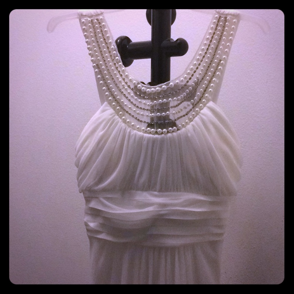 Hi, I am selling a dress, it is in good condition!